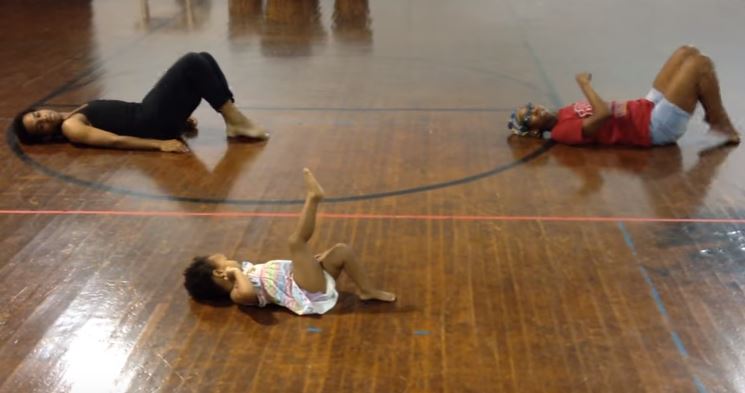 A 2 anni è già una promessa della danza – Video