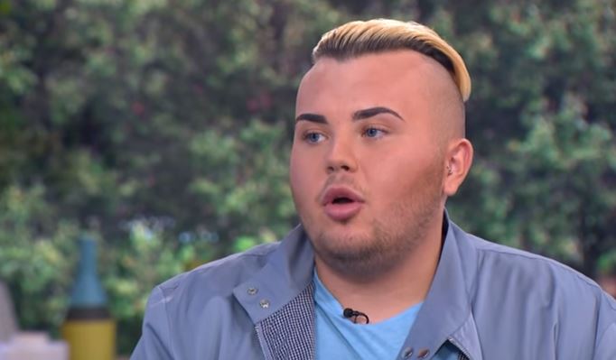 Diciannovenne spende 20mila sterline per assomigliare a David Beckham