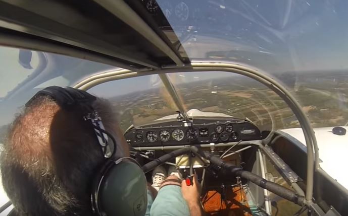 Si stacca l’elica mentre vola a centinaia di metri di altezza