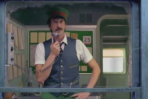Adrien Brody diretto da Wes Anderson nello spot natalizio di H&M
