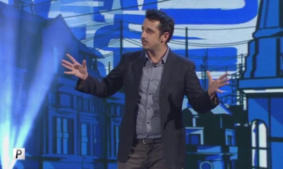 “Colorado”, Roberto Lipari e il monologo su gesti proverbiali e pregiudizi