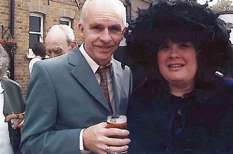 Il dramma di Andrew: “Non posso più fare sesso, mia moglie vada con chi vuole”