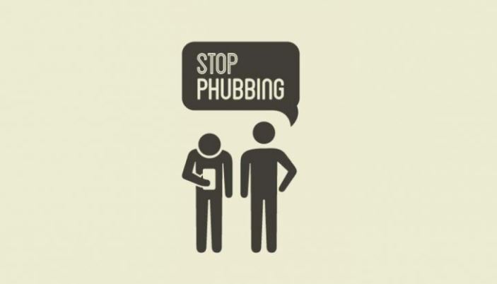 Phubbing, il fenomeno che rovina le relazioni