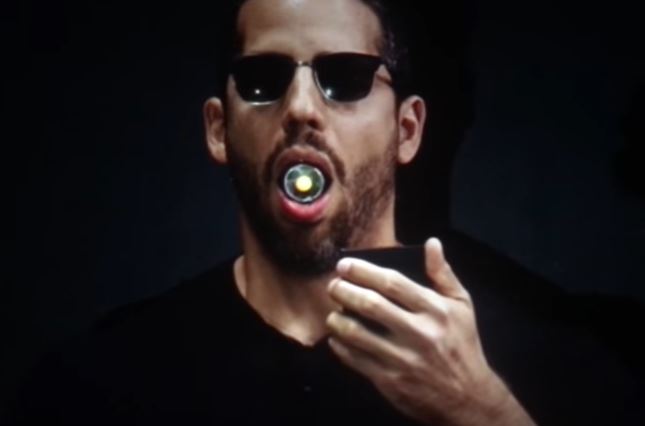 Prova a bloccare il proiettile tra i denti e rischia la vita