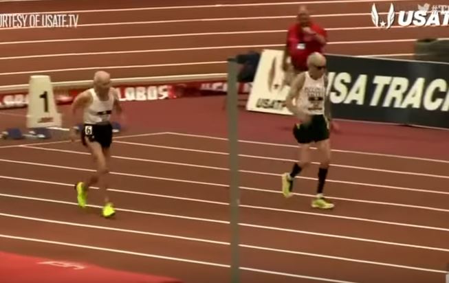 Diciotto secondi per battere l’avversario, la sfida tra un 99enne e un 92enne