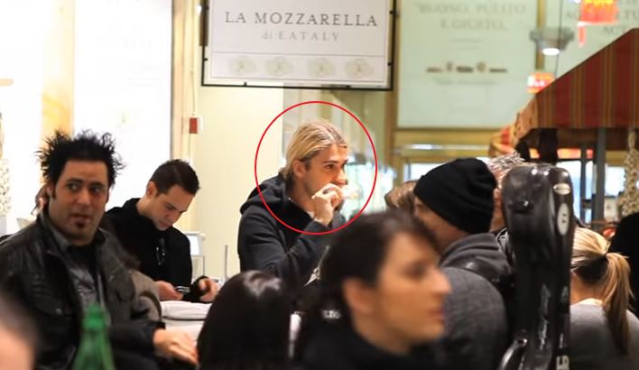 Questo ragazzo sta per seminare il panico, il video è virale