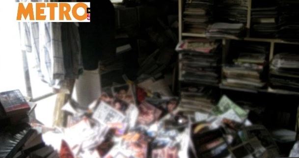 Schiacciato dalla sua collezione di riviste porno, 50enne trovato senza vita dopo 6 mesi
