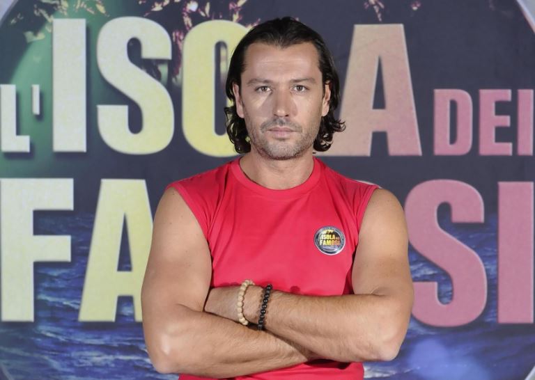 “Ora trom**ti il Paradiso”, rivolta social dopo il titolo choc di “Dagospia” su Rubicondi