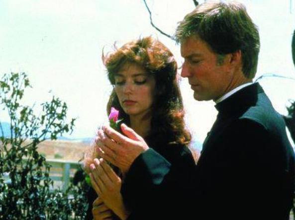 Love story tra un parroco e una donna sposata: il marito deve risarcire il religioso