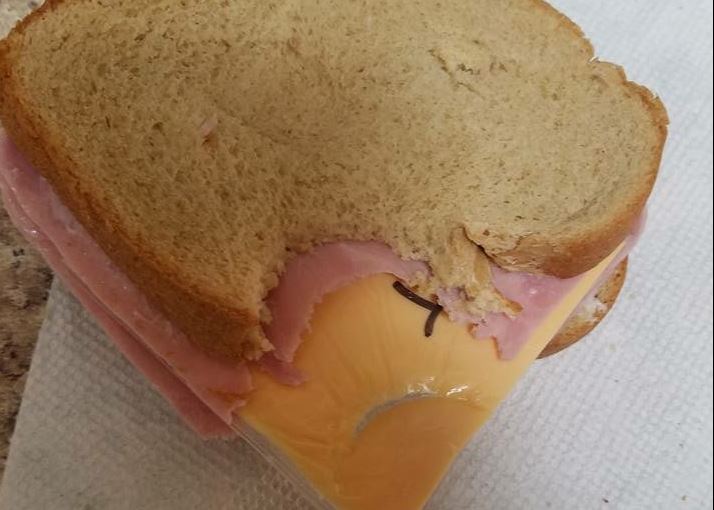 “Non sai cucinare”, il marito si lamenta e la moglie si vendica così