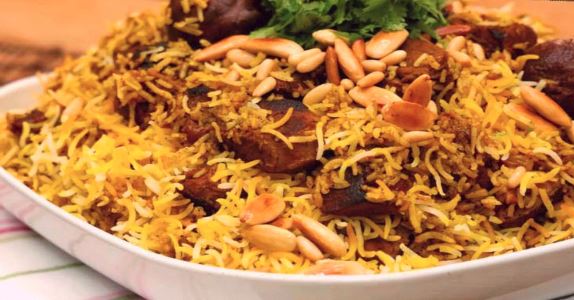 Orrore negli Emirati Arabi, il fidanzato la lascia e lei lo cucina: trovato dente nel frullatore