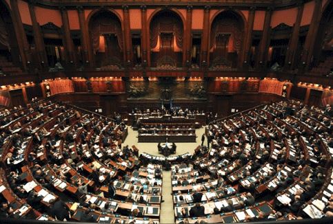 “Dagospia” sgancia la bomba: “Cocente passione tra due deputate sicule”