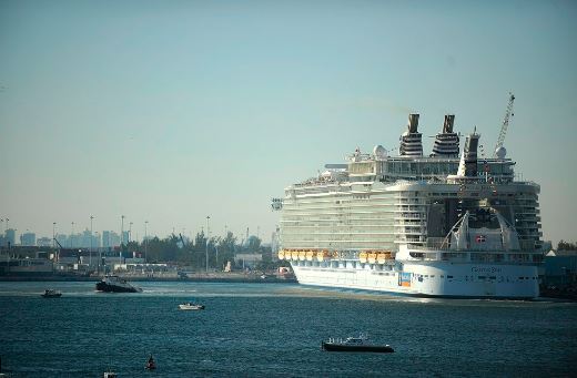 Crociera da incubo, 475 passeggeri intossicati: la Giamaica nega l’approdo