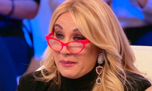 Non fa sesso da 10 anni, Simona Tagli vuole rompere il voto di castità