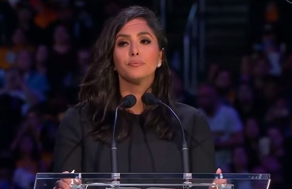 Kobe Bryant, lo straziante discorso della moglie: “Prima di morire mi ha mandato un ultimo messaggio”