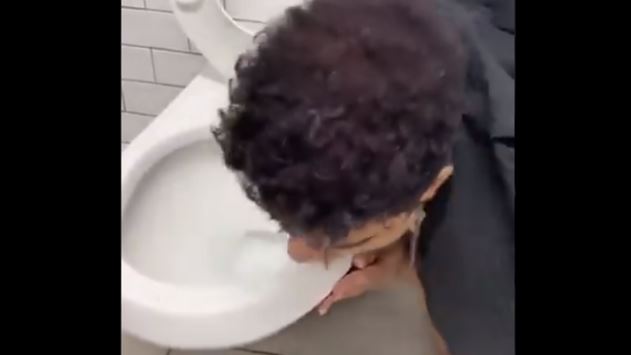Coronavirus, positivo il ragazzo che aveva leccato il wc di un bagno pubblico