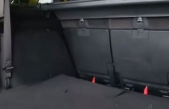 Noto chirurgo plastico nasconde la compagna nel bagagliaio per andare alla festa del figlio