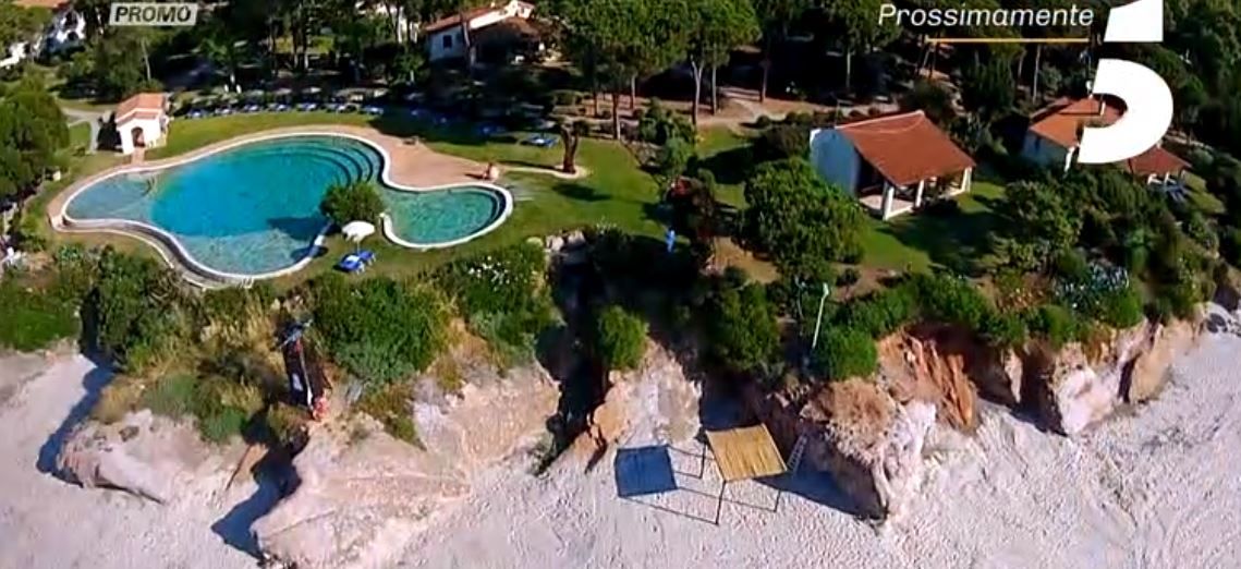 Sardegna, in fiamme il resort di “Temptation Island”: 60 evacuati