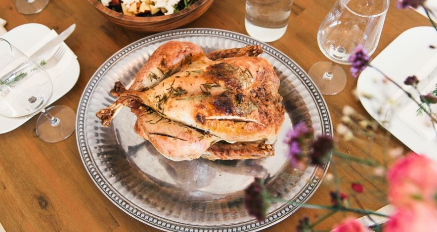 Acquista un pollo pre-cotto, a casa la scoperta raccapricciante