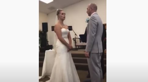 Suocera e nuora litigano al matrimonio: “Non puoi cacciarmi, ho pagato io il vestito che indossi”