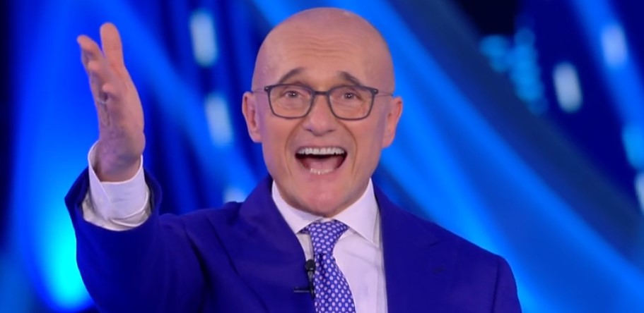 Colpo di scena al “GF Vip”, dietro le quinte esplode l’amore tra due vipponi?