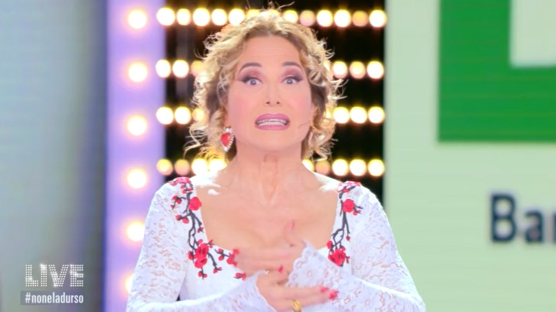 Barbara D’Urso in diretta: “Ecco perchè parlo di politica in modo popolare”