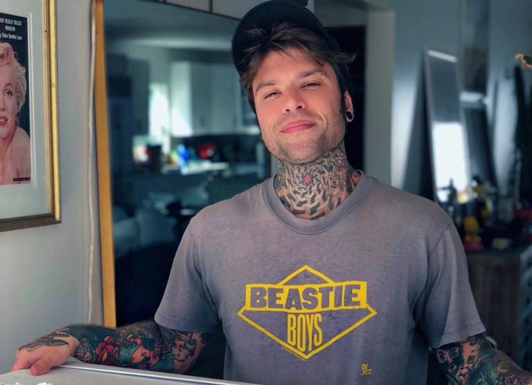 Fedez in ansia per Sanremo: “Sono in terapia e mi faccio fare i tarocchi”