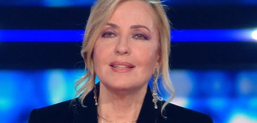 “Giocavo con le pistole come Luigi”, la famiglia Tenco contro Barbara Palombelli