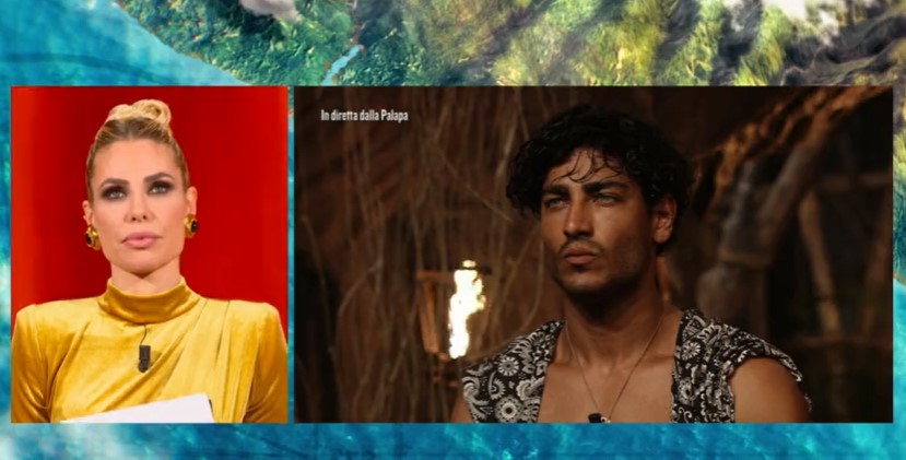 Akash lascia l’Isola e Ilary Blasi lo ‘gela’: “Prendi il sacchetto e torna in Italia”