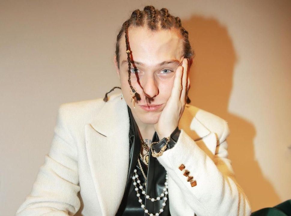 Covid, a Sanremo scoppia la bomba Irama: il cantante costretto al ritiro