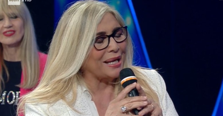 Mara Venier manda a quel paese la sorella di Sgarbi: “Signora, se dia ’na calmata”