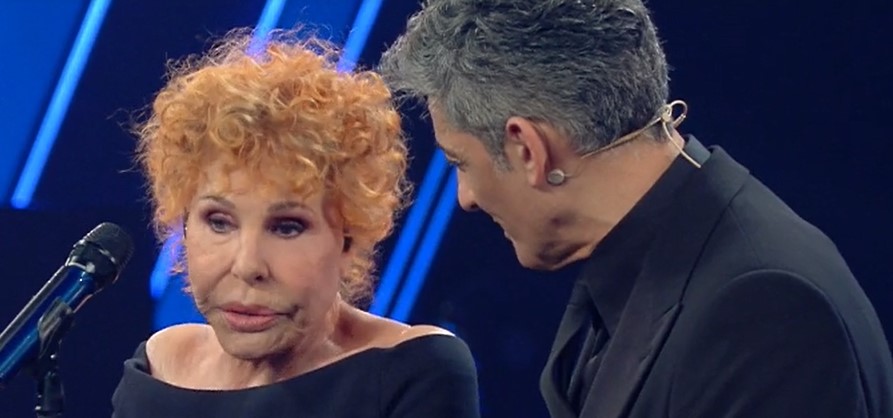 Ornella Vanoni bacchetta Fiorello e sbeffeggia il direttore d’orchestra