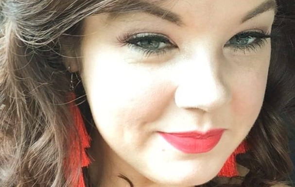 Voleva provare la ricetta illustrata in tv ma l’uovo le esplode in faccia