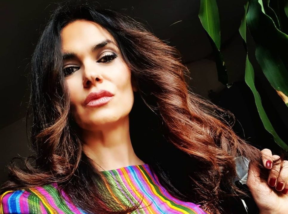 Maria Grazia Cucinotta: “Il Postino? Abbiamo finito il film e il giorno dopo Troisi se ne è andato”