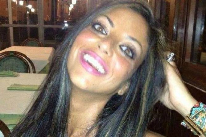 Tiziana Cantone, il perito: “Non fu suicidio! Strangolata con una pashmina”