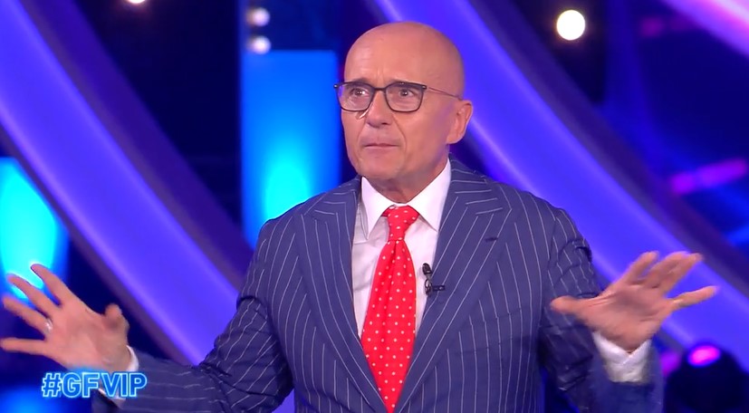 Alfonso Signorini assolve Katia Ricciarelli e dichiara guerra ai social