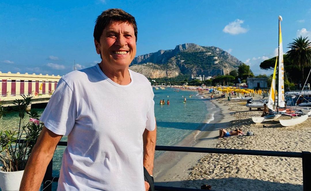 Gianni Morandi, pomeriggio di sole a Mondello