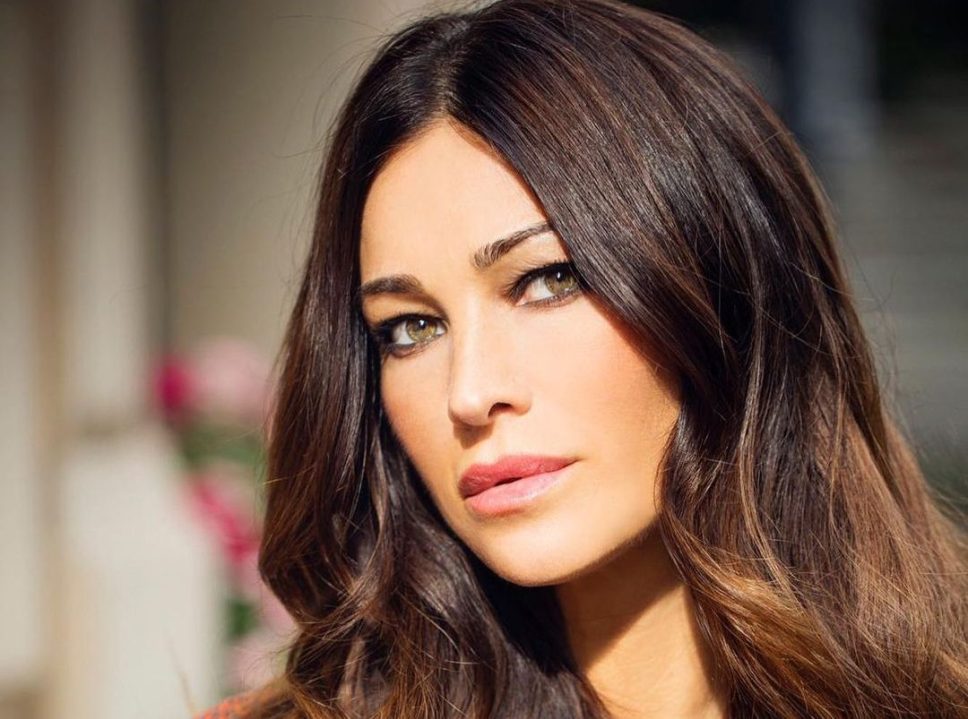 Manuela Arcuri vuota il sacco sulle molestie sul set: “Erano dei depravati”