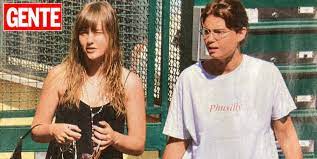 Maneskin, la bassista paparazzata con la fidanzata