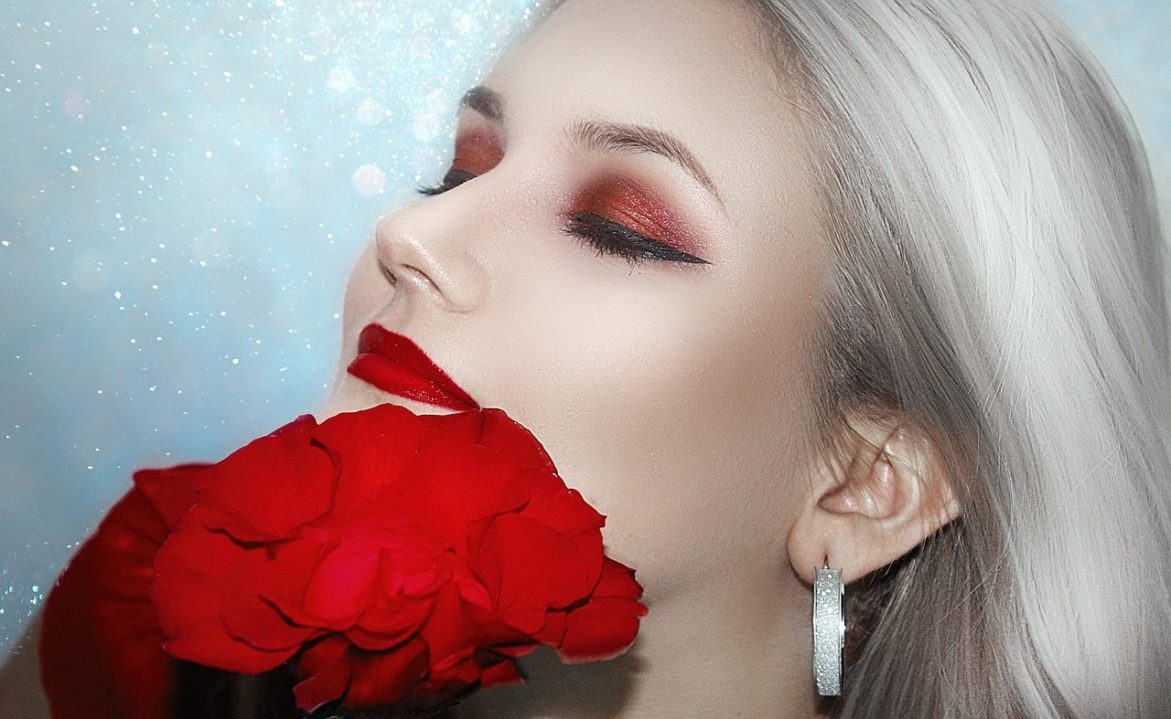 Corteggia cinque donne e si fa consegnare 100mila euro: adesso è irreperibile