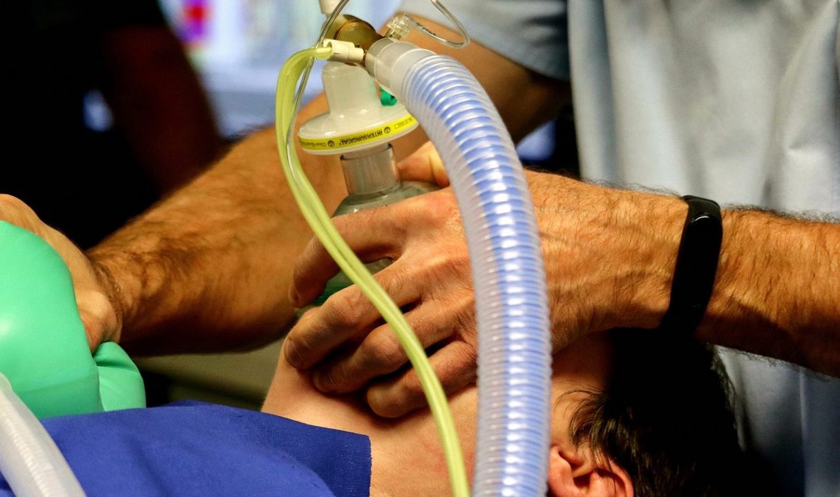 Intera famiglia ricoverata per Covid: niente vaccino su consiglio dell’antennista di fiducia