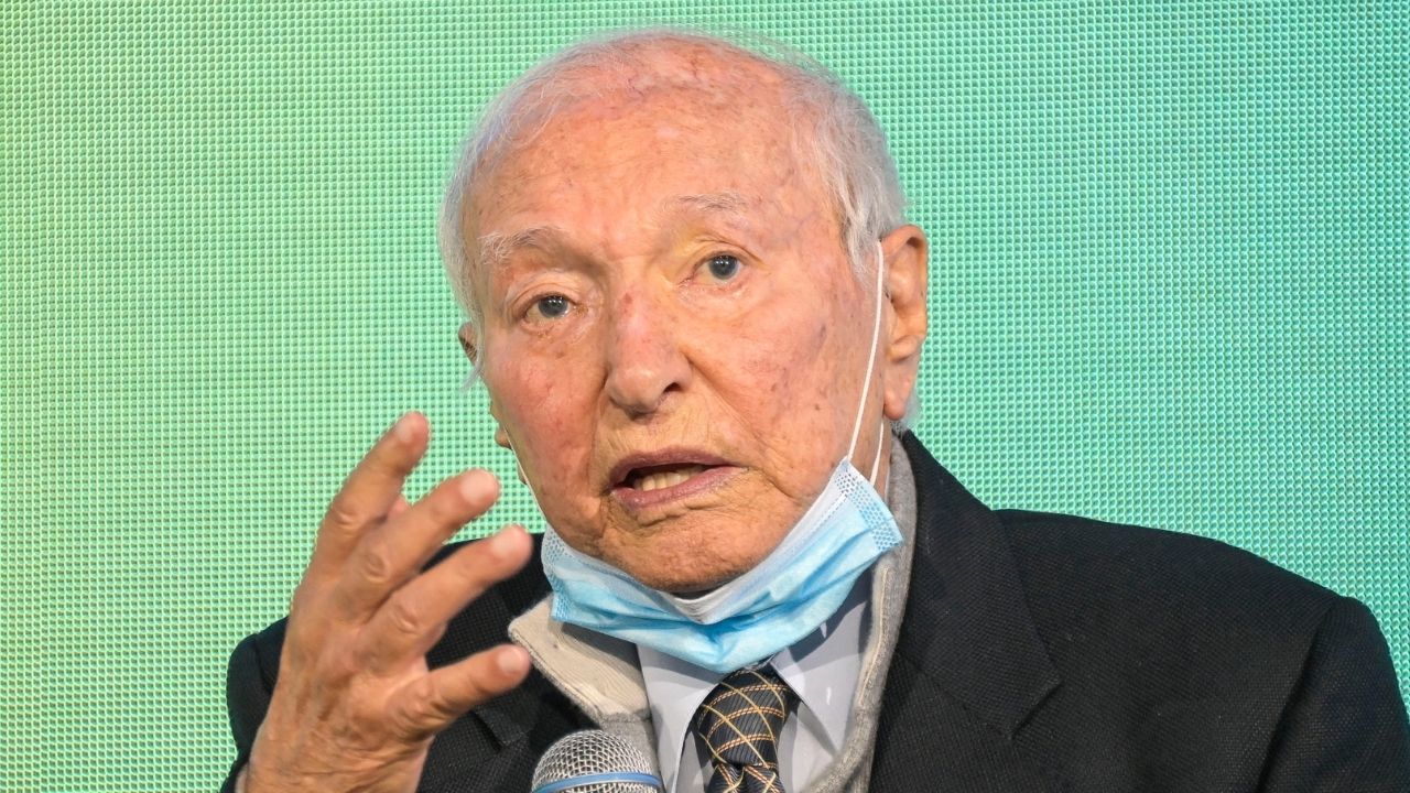 Piero Angela furioso: “Al ristorante ho dovuto gridare per farmi controllare il green pass”