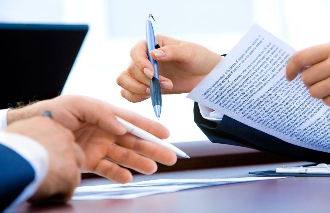 “Mio marito ottiene promozioni sul lavoro ma non sa che accade perchè vado a letto col suo capo”