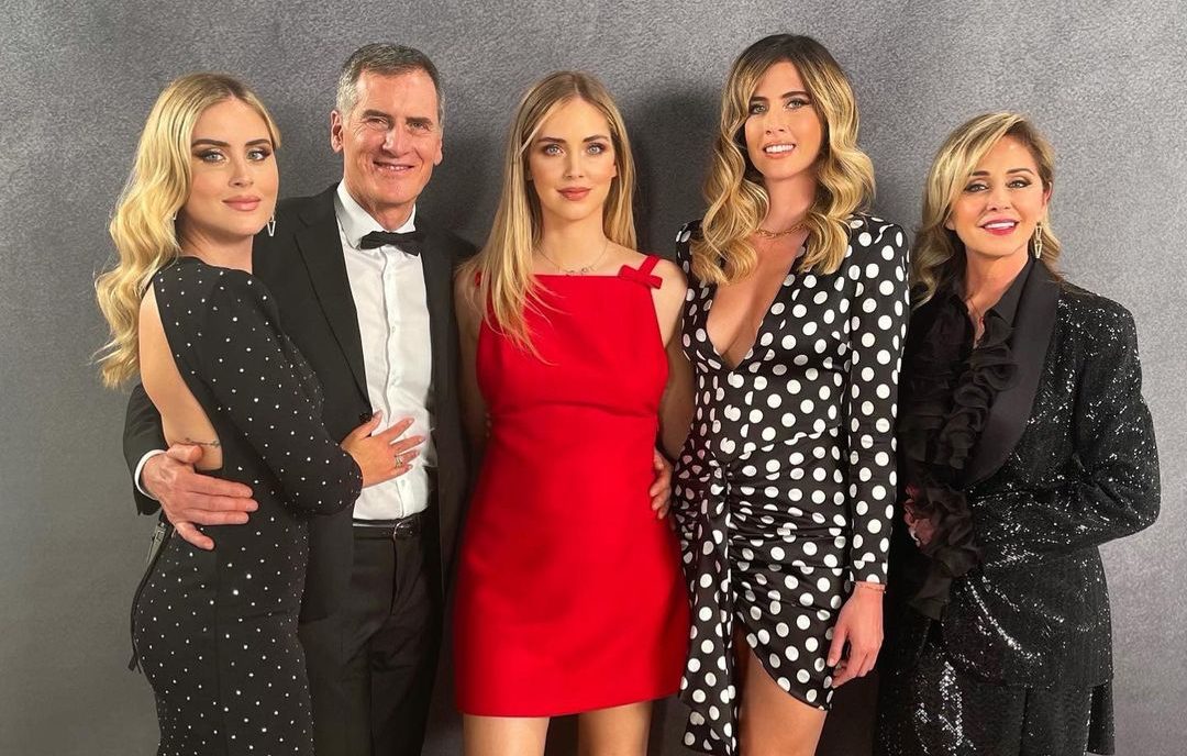 Cicogna in volo per una delle tre sorelle Ferragni: l’annuncio social