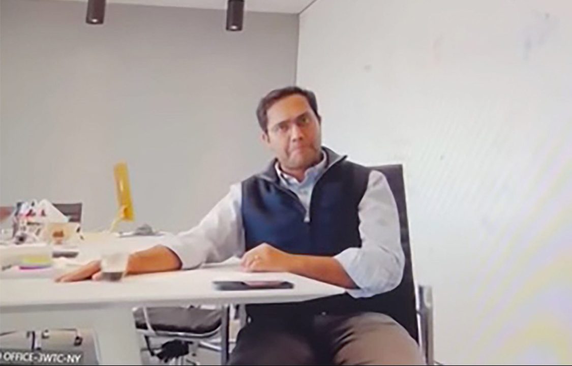 Licenzia 900 dipendenti con una videochiamata su Zoom – Video