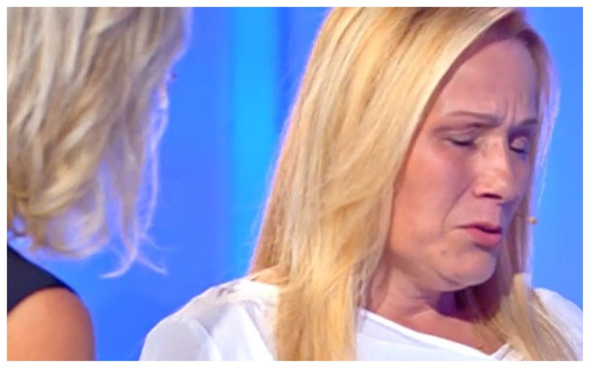 Da Valverde a “C’è posta per te”, rifiutano la madre e lei si sente male