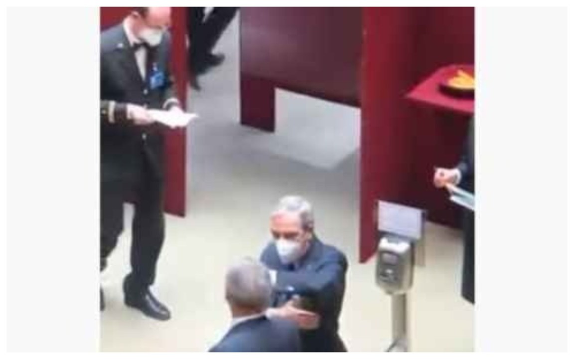 Voto Quirinale, Gasparri lancia la “sanificazione ascellare” – Video
