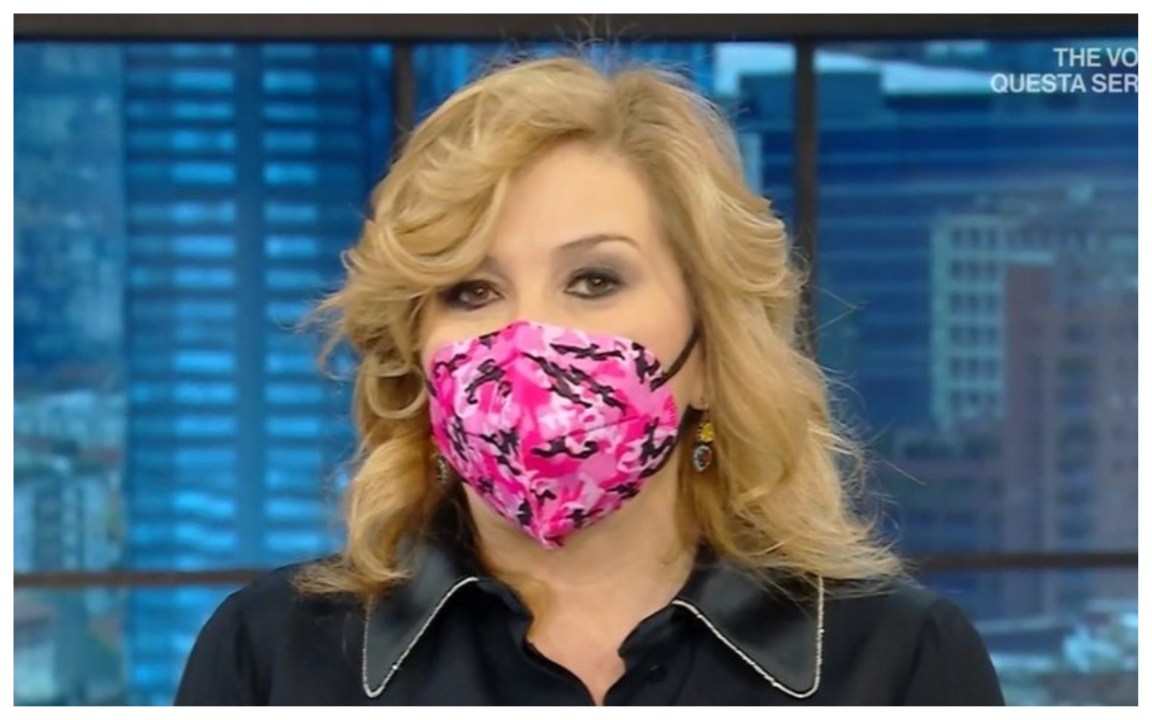 Serena Bortone va in onda con la mascherina Ffp2, ecco perchè