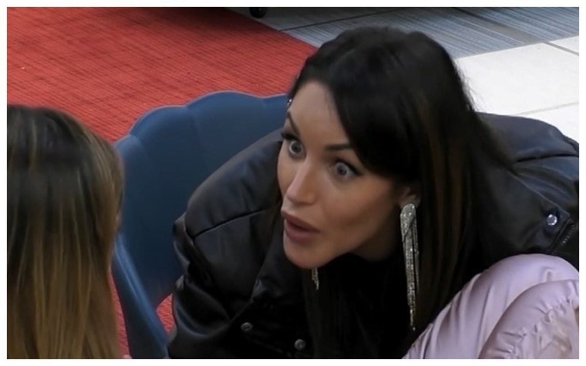 Delia fa coming out con Soleil e parla della notte trascorsa con Alex e una sua amica