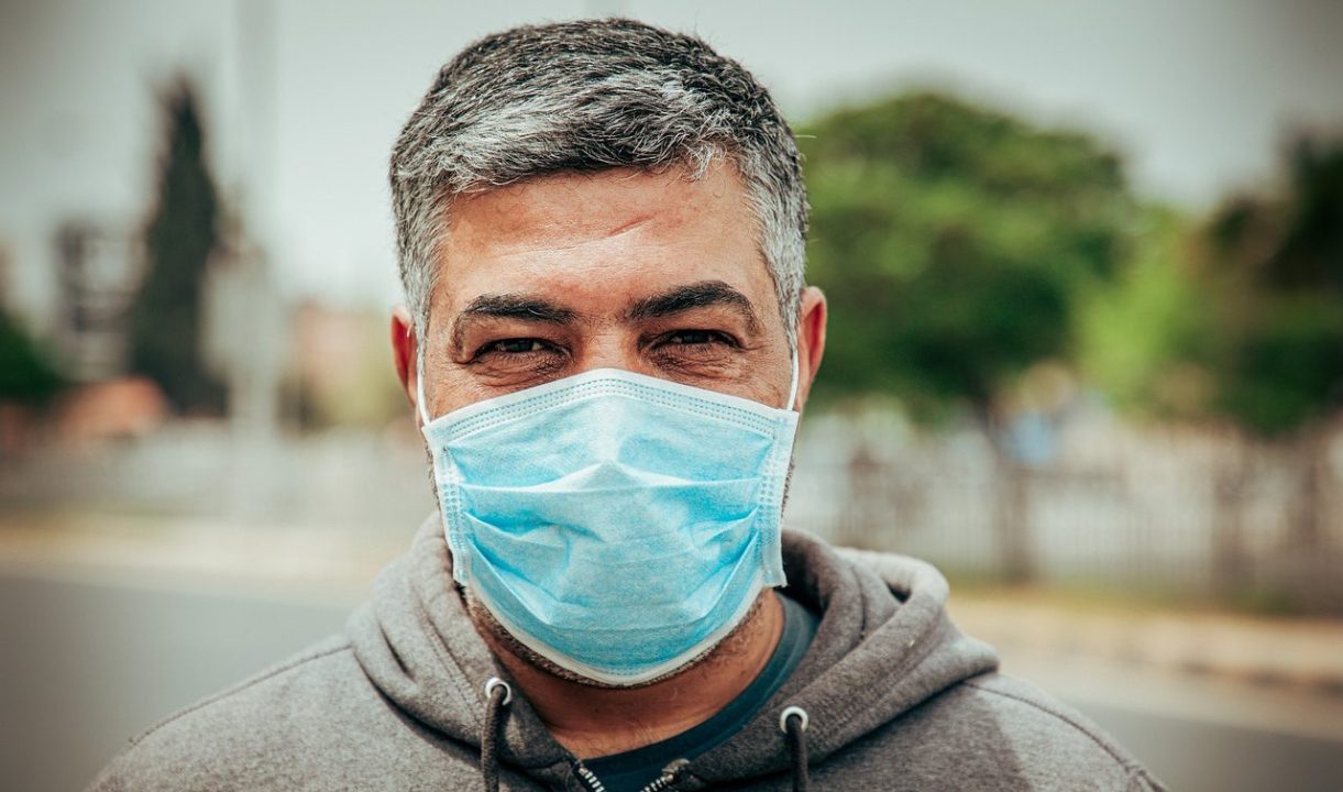 “La mascherina ci rende più attraenti”, lo dice una ricerca